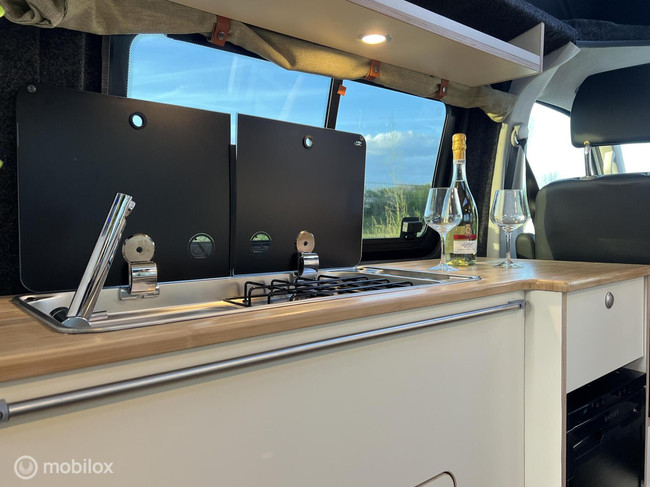 Volkswagen T6 2017 L1H1 zwart foto: 13