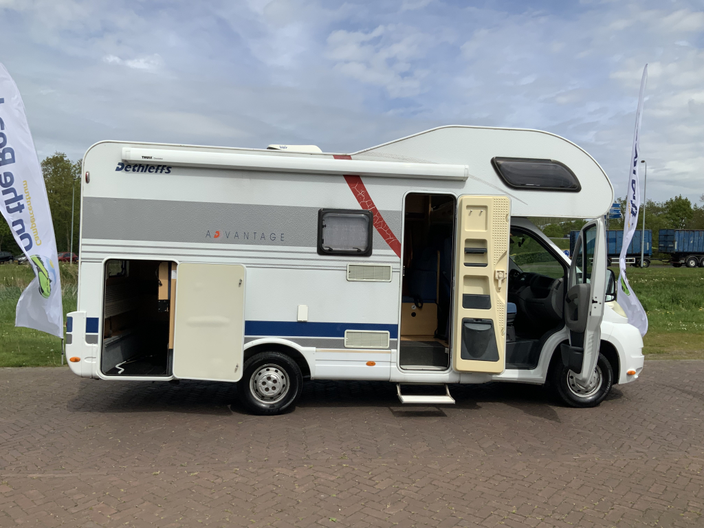Detlheffs A 5881 Fiat 2.3 130 PS, Alkoven, Etagenbett, 5 Sitzpl&auml;tze und 6 Schlafpl&auml;tze, Hat Gebrauchsspuren, Bj. 2007 Camper Zentrum on the road Foto: 3