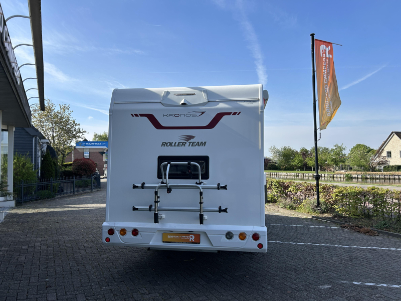 Roller Team Kronos 279 M 6P ETAGENBETT XXL Garage Foto: 2
