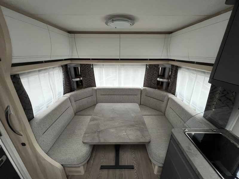 Hobby De Luxe 460 UFE Foto: 3
