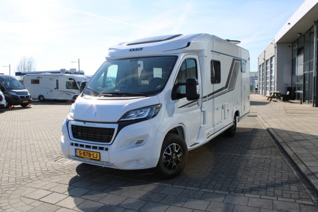 Young Knaus VanSation 650 Peugeot 2.2 l/ 165 hp with only 7,873 km single beds (45 photo: 4