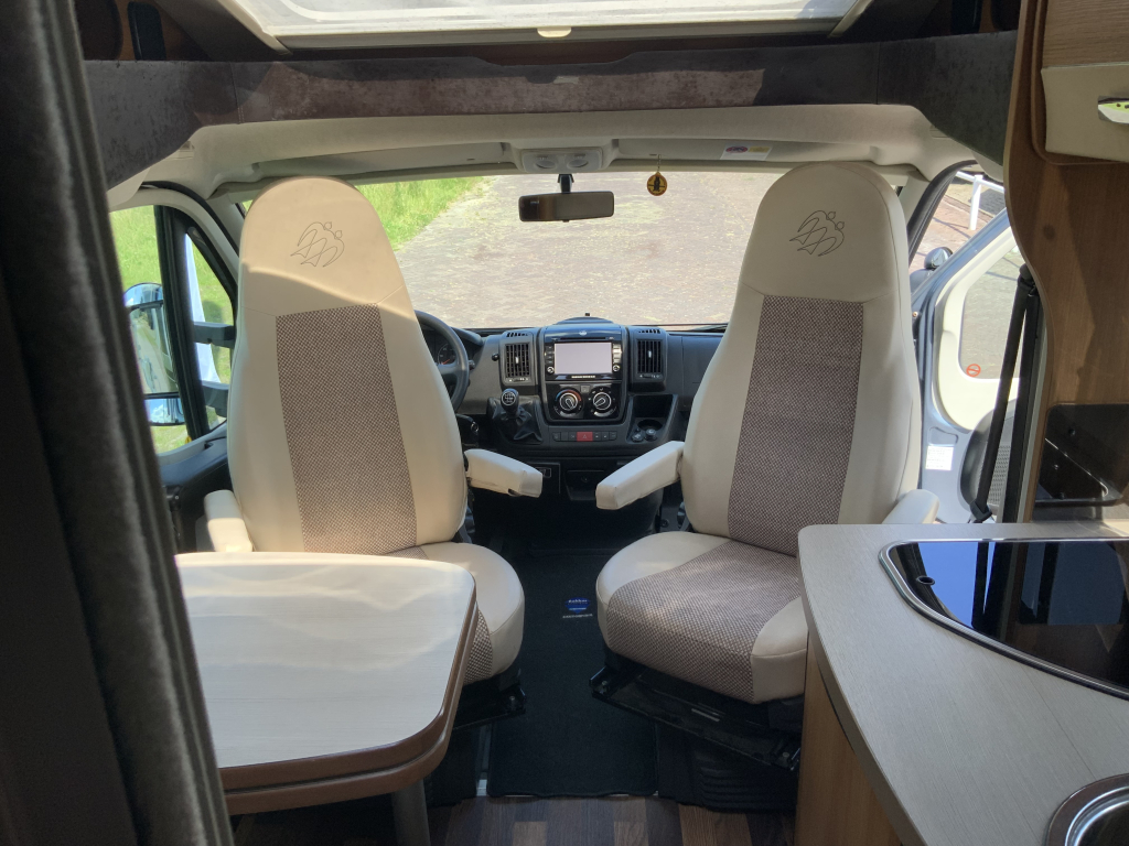 Knaus Van Ti 600 2.3 130 PK Half-integraal, Dwars-bed, Halve- treinzit, Draaistoelen, etc. Bj 2013 Camper centrum on the road Marum foto: 7