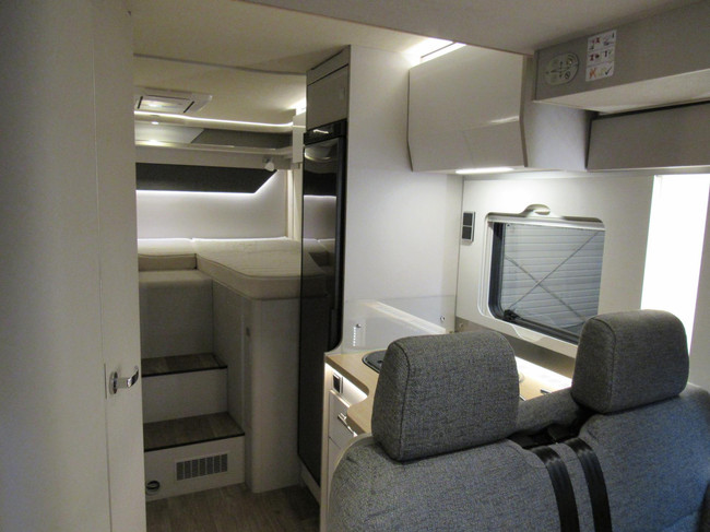 Hymer T585S Mercedes Aut.bj2022 Enkele Bedden+Hefbed 2xAirco foto: 19