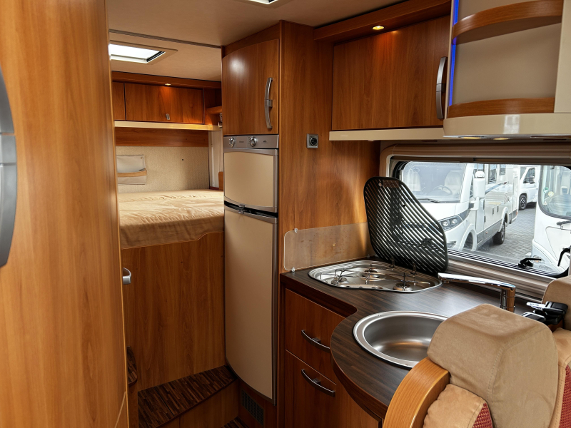 Hymer B614 CL Querbett/Hubbett/36.000km Foto: 12