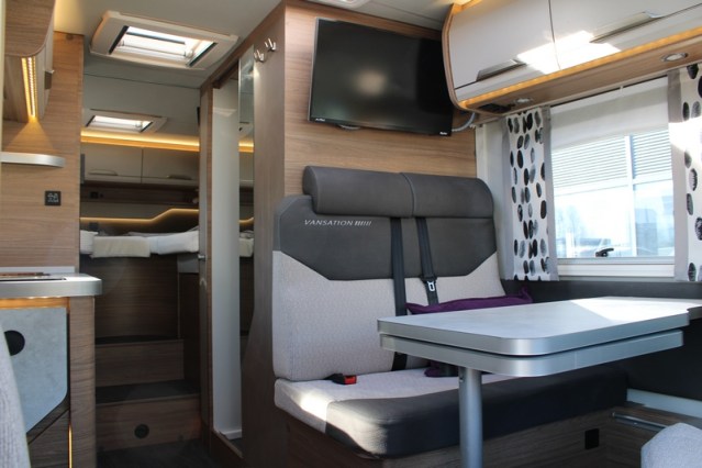 Young Knaus VanSation 650 Peugeot 2.2 l/ 165 hp with only 7,873 km single beds (45 photo: 29