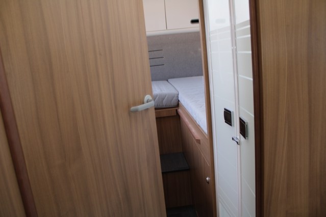 Sun Living S 75 SL by Adria 5 gordel plaatsen enkele bedden 67  foto: 31