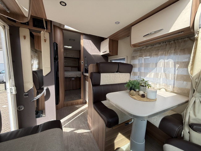Chausson Flash 718 EB cama queen+cama abatible portabicicletas panel solar antena parab&oacute;lica el&eacute;ctrica TV puerta mosquitera remis plisado foto: 23