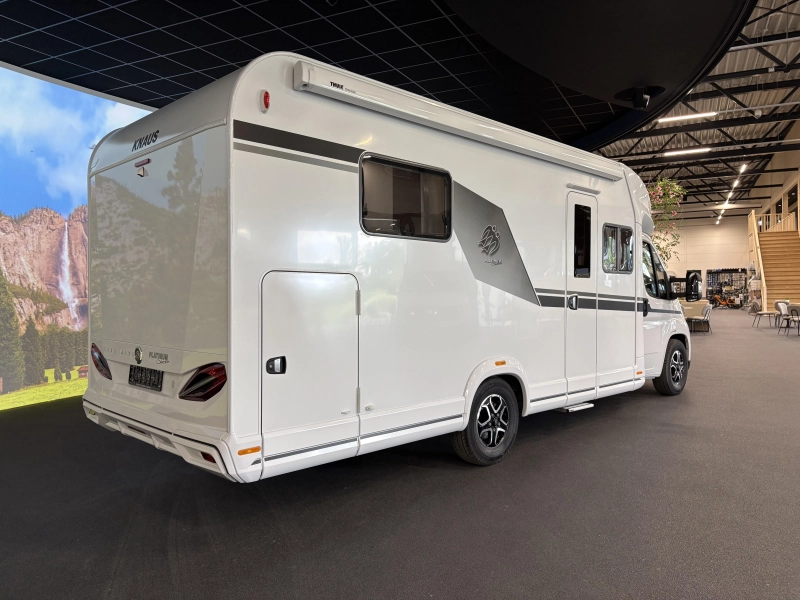 Knaus L!ve Wave 700 DX 180hp automatic /queen bed photo: 4