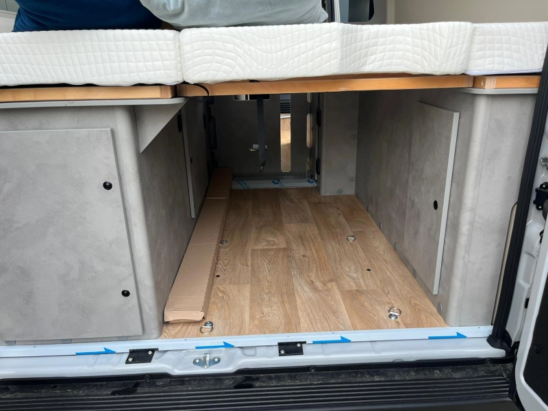 Crosscamp ADVTR 6.4 EF - Automatik - Sehr modern Foto: 3