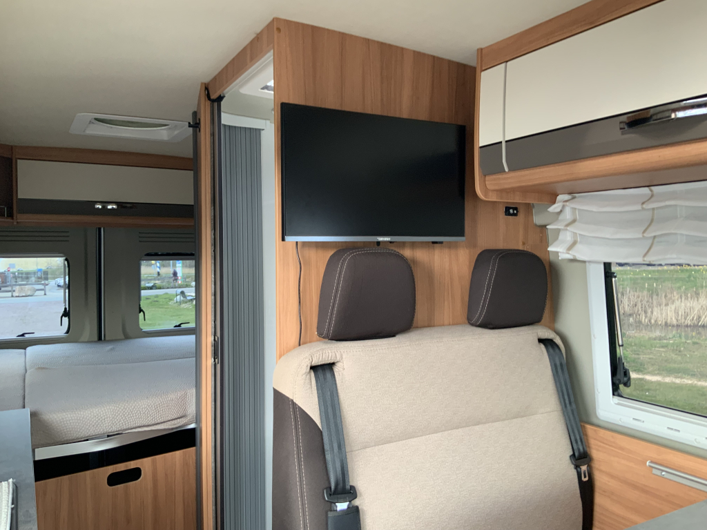 P&ouml;ssl Summit 600 Kastenwagen, 2.3 160 PS, mit Steuerkette, Querbett, Motorklimaanlage, Drehsitze, Bj. 2018 Camper centrum on the road Marum Foto: 8