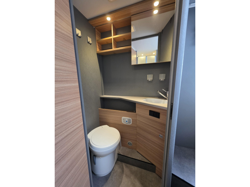 Dethleffs Just 90 T 7052 DBM Queensbed / Hefbed  foto: 19