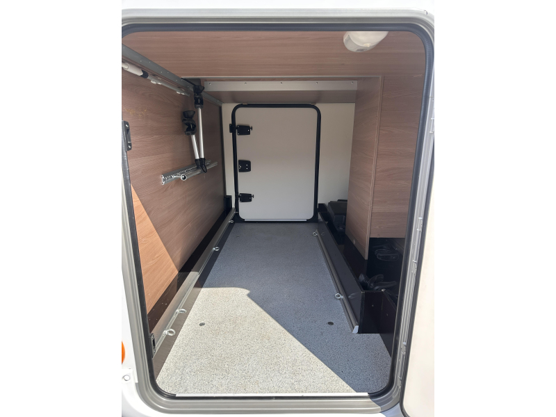 Bürstner Lyseo Harmony Line 690 Fiat 140PK Lengtebedden  foto: 19