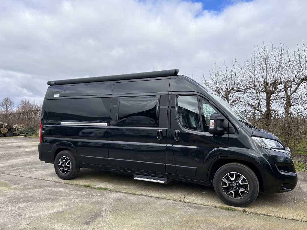 Acantilado de luz solar 600