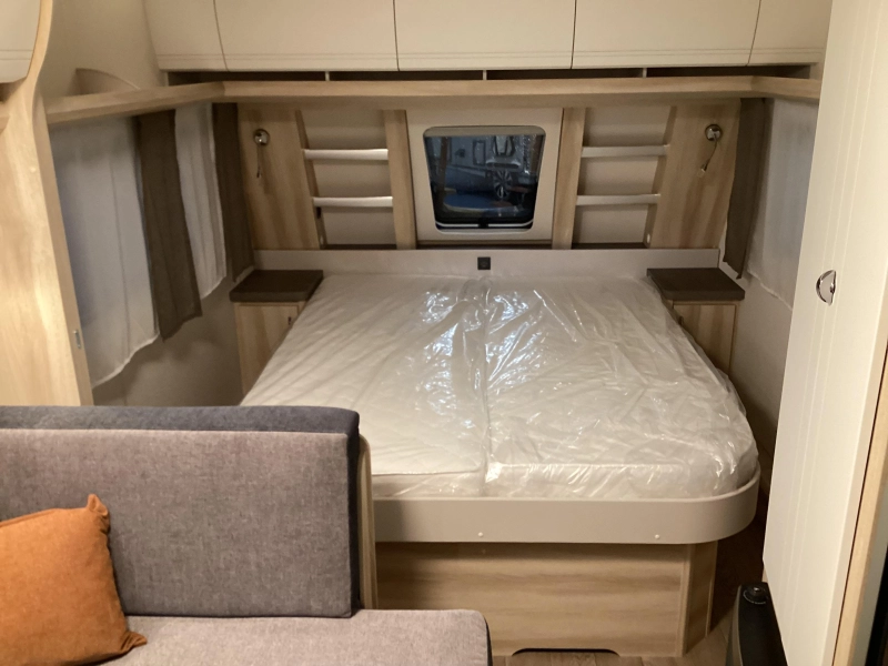 Hobby De Luxe 460 SFF Cama independiente/Ducha foto: 3