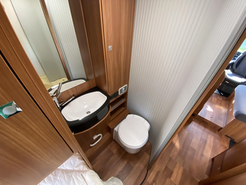 Dethleffs Magic Edition 7151 EB lengte bedden + hefbed  foto: 7