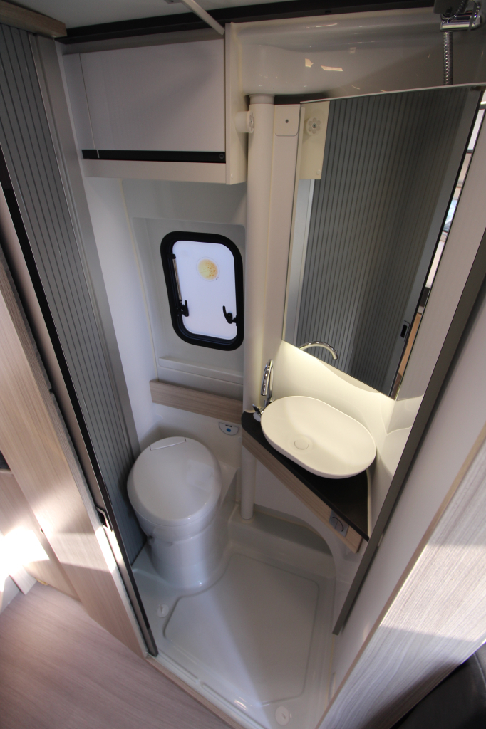 Adria Twin Plus 640 SLB photo: 9