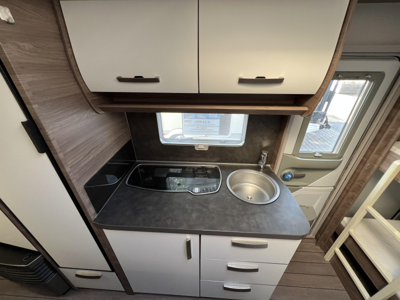 Knaus Sport Silver Selection 540 FDK lit superpos&eacute;, 5 personnes photo : 8