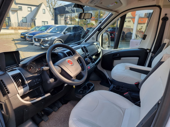 Bavaria Pilote P740 Class | Distr.neu | Elec. Queensbett | Solarpaneele | Luftfederung | Sehr guter Zustand! Foto: 17