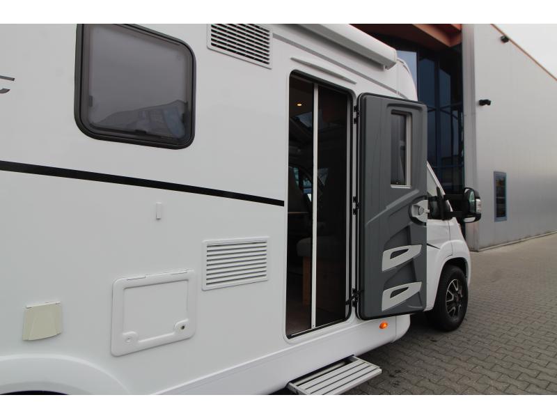 Dethleffs Just 90 7052 DBM Enkele bedden + Hefbed  foto: 7