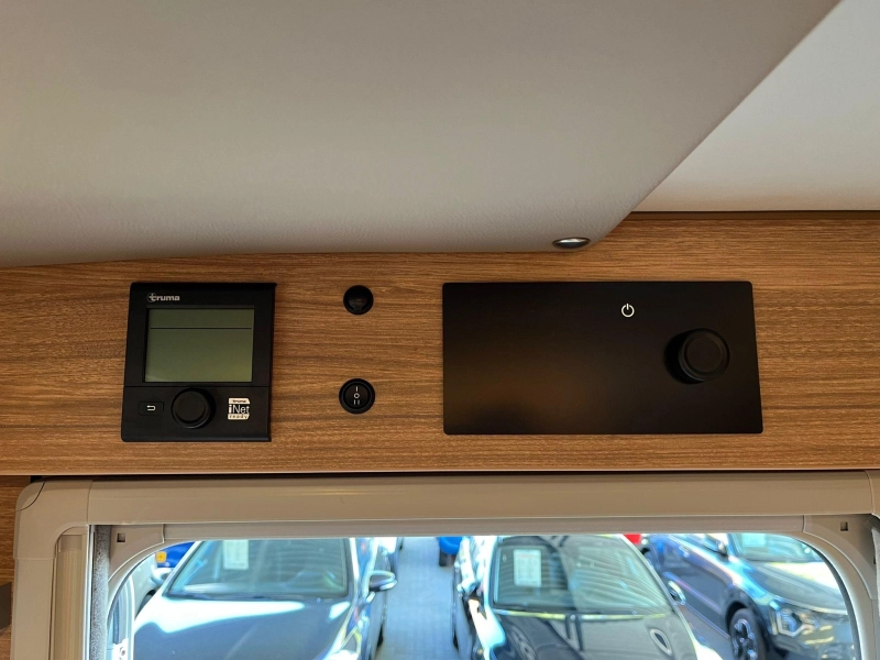 Weinsberg CaraCompact Pepper 600 MEG L&auml;ngsbetten Dachklimaanlage Foto: 13