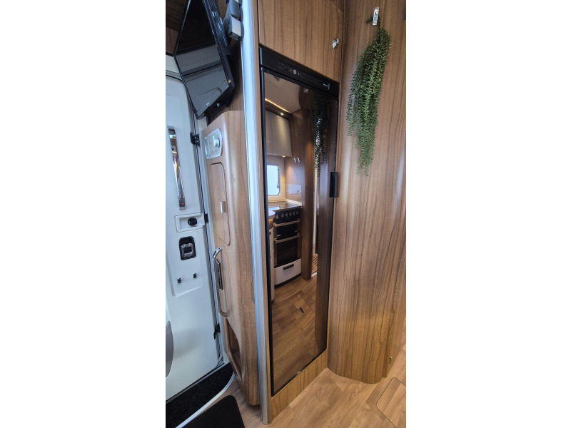 Hymer B678 PremiumLine 25833 KM / Nieuwstaat !  foto: 12
