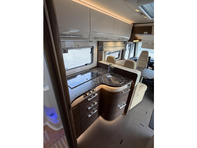 Hymer B704 SL Palmo Enkele Bedden Hefbed Zonnepanelen Omvormer foto: 17