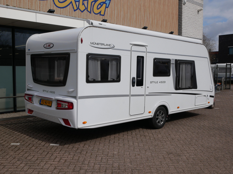 LMC Style 450 D Incl. Mover en luifel  foto: 2