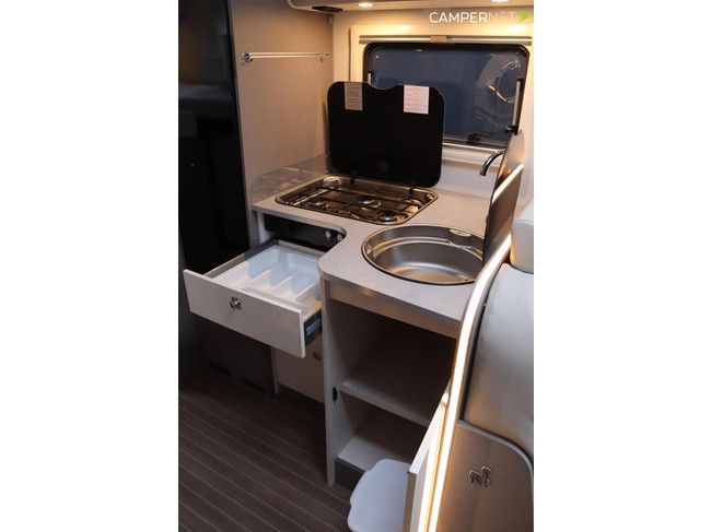 Etrusco T6.9 SF Complete Selection 155hp | Single Beds | Awning | Large Garage | Reversing Camera | Alloy Wheels | photo: 11