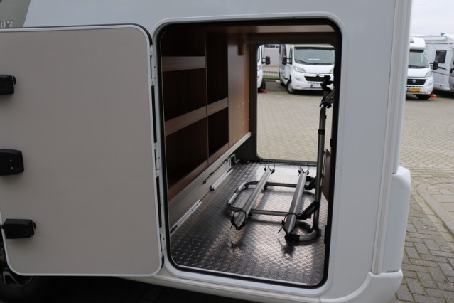9 traps AUTOMAAT Knaus Platinum Edition Sun TI 650 vlakke vloer enkele bedden (80  foto: 15