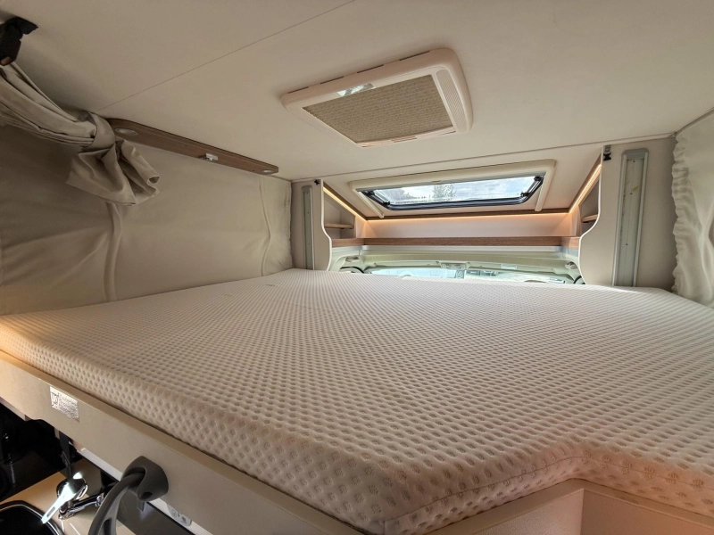 Dethleffs Trend 7057 EB Single Beds and Drop-down Bed photo: 13