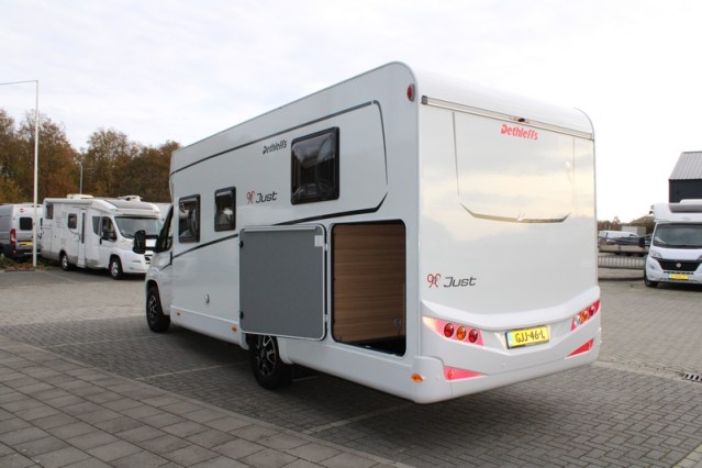 Dethleffs 7052 DBM Just 90 Queenbed + hefbed riante garage (94  foto: 5