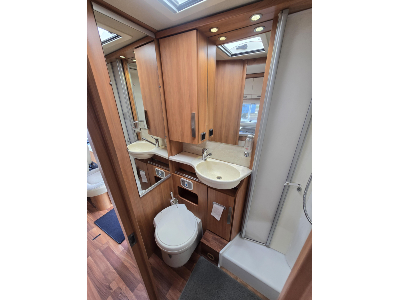 Hymer B 588 in top staat 2014  foto: 18