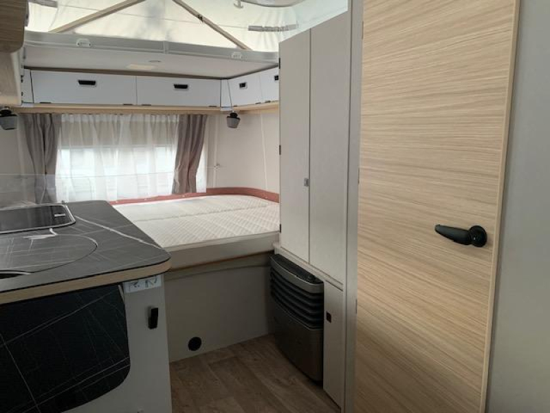 Eriba Touring Urban 530 Screen door/Service hatch/Awning photo: 9