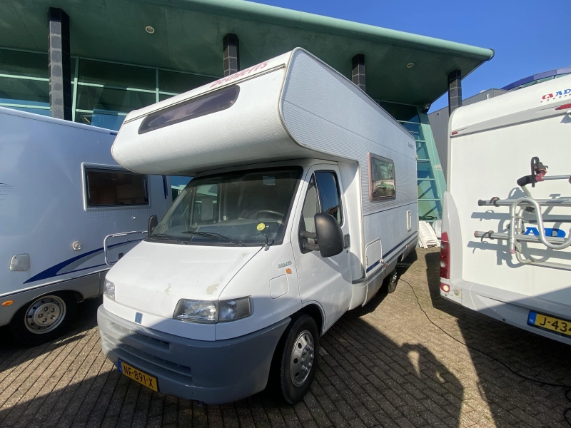 Dethleffs Globetrotter 6 PERS Met stapelbed &XXL garage  foto: 3