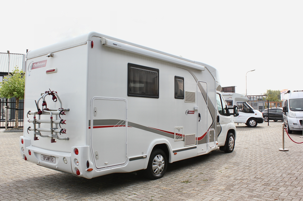 Challenger Genesis 288EB foto: 2