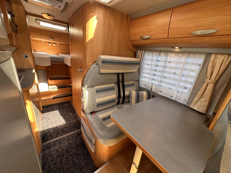 Adria Coral 660 SL 160PK Lengtebedden Airco  foto: 6