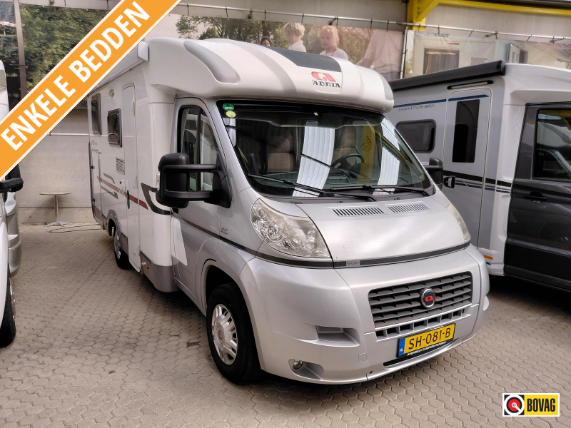 Adria Sport 572 SL ENKELE BEDDEN LPG