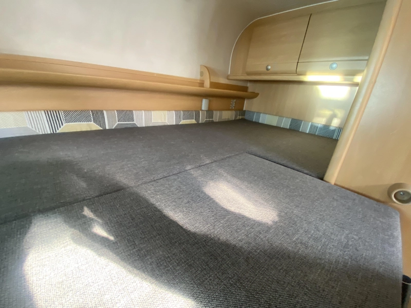 Dethleffs Globetrotter 6 PERS Met stapelbed &XXL garage  foto: 9