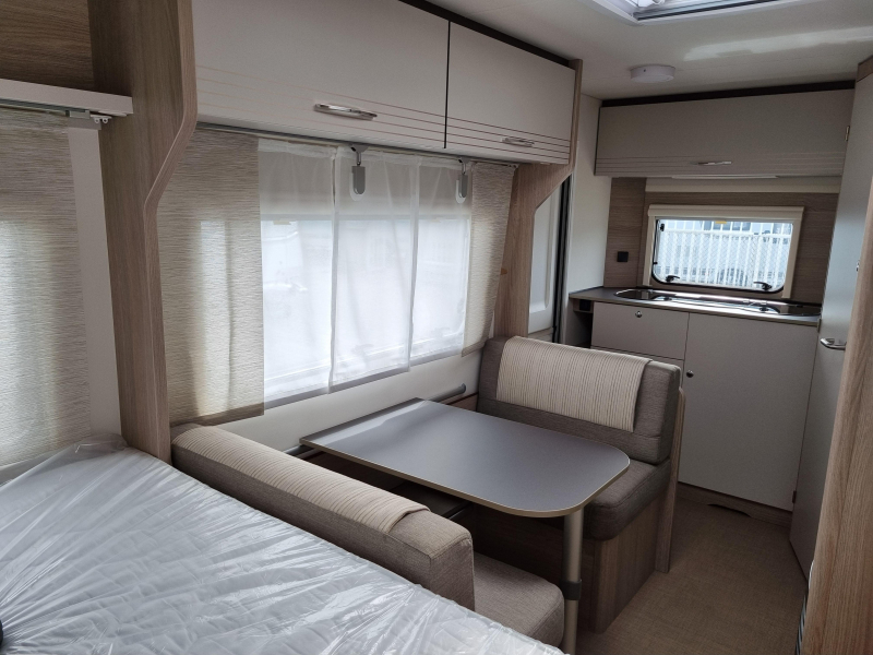Bürstner Premio Life 425 TS € 1.250,= Acc. voordeel!  foto: 5