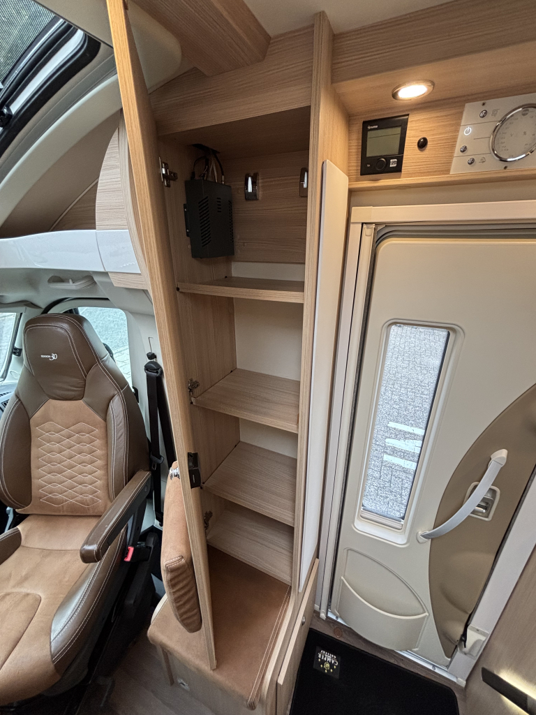Bürstner Travel Van T590 DWARSBED+RONDZIT EURO 6 ZONNEPANEEL foto: 16