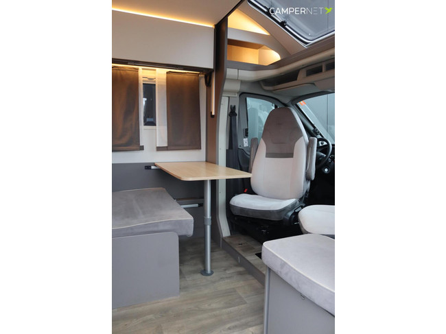 Camping-car LMC Tourer Lift H664 170 ch Automatique | Lits longs | Lit relevable | Chauffage diesel | Grand garage | Porte-vélos | Système multimédia | Photo : 6