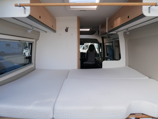 Sunlight Cliff 600 XV, Autom&aacute;tico de 9 velocidades, Camper de 6 metros, Cama transversal foto: 19