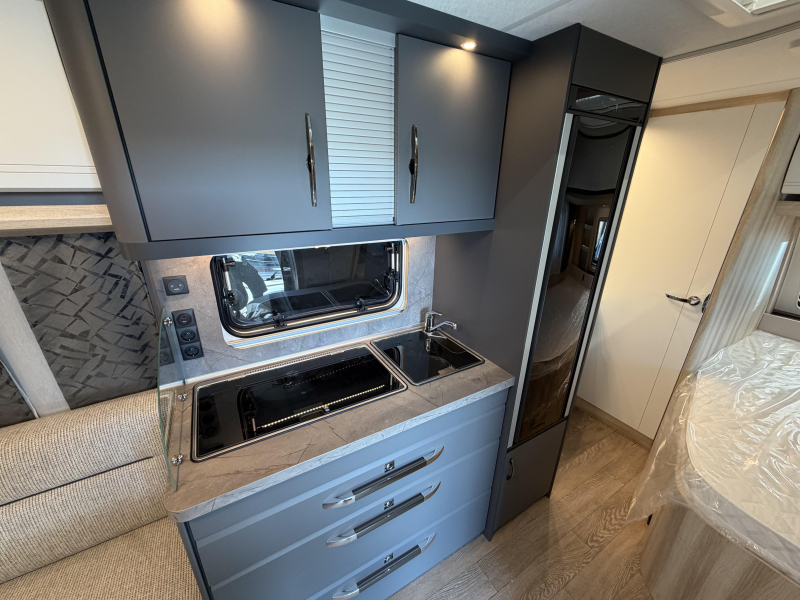 Hobby De Luxe 460 UFE New | Action model 2026 photo: 8