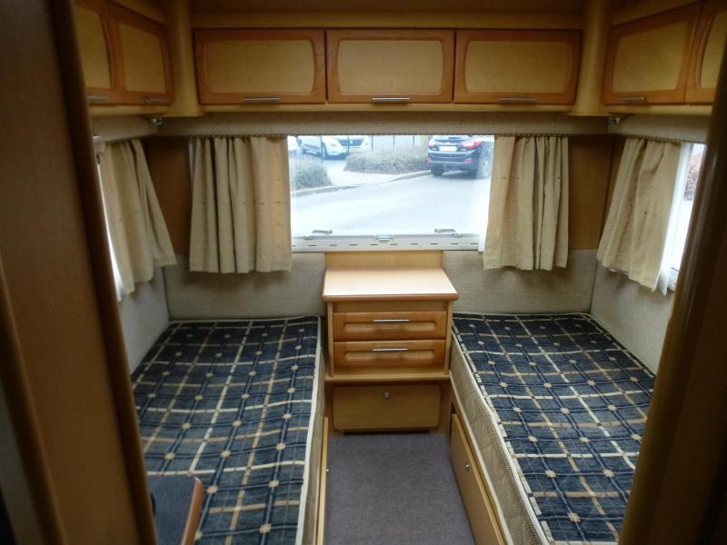 Elddis Crusader 530 mover en voortent  foto: 6
