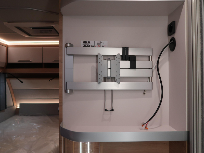 Knaus Sudwind Black Selection 450 FU CAMA FRANCESA / SAL&Oacute;N CIRCULAR foto: 9
