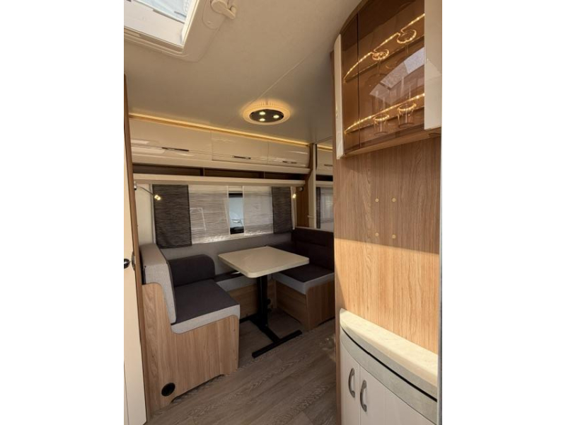 Hobby Excellent 460 SL Incl. Mover and Awning photo: 11