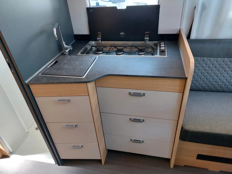 Adria Coral 650 DL Single bed/face2face/heavy photo: 10