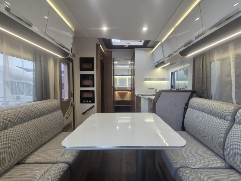 Adria Matrix Plus 670 DL face to face Foto: 2
