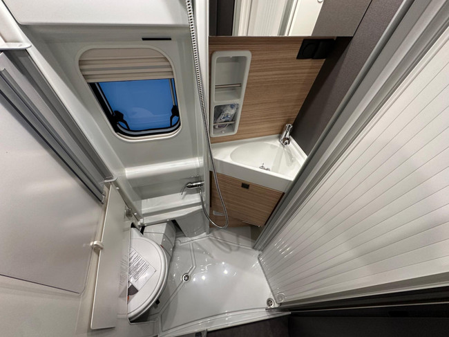 Malibu Van First Class - Two Rooms 640 LE RB Charming GT Skyview foto: 8