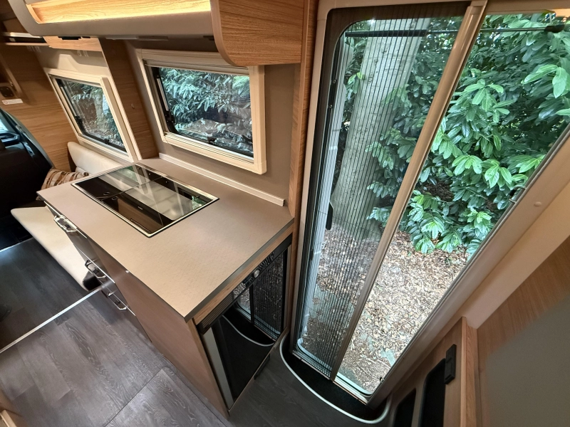 Weinsberg Xcursion 500 LT Compact Hefbed 22000 km!  foto: 11